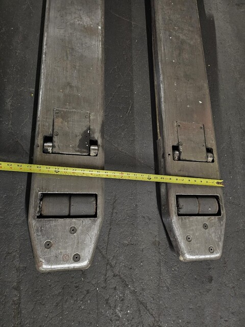 6000 lb. Crown #60PR-27-3, forklift, 4' forks - Image 6