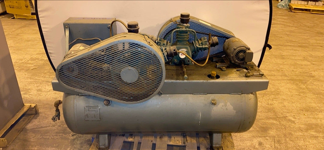 ManchesterTX, Horizontal Air Compressor, w/ 10 SCFM Air Dryer, AS IS - Image 1