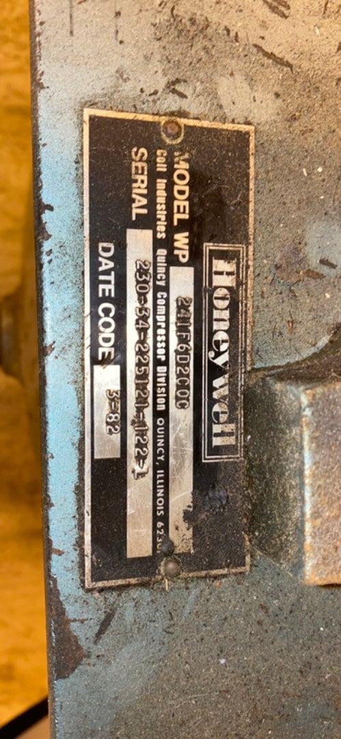 ManchesterTX, Horizontal Air Compressor, w/ 10 SCFM Air Dryer, AS IS - Image 3