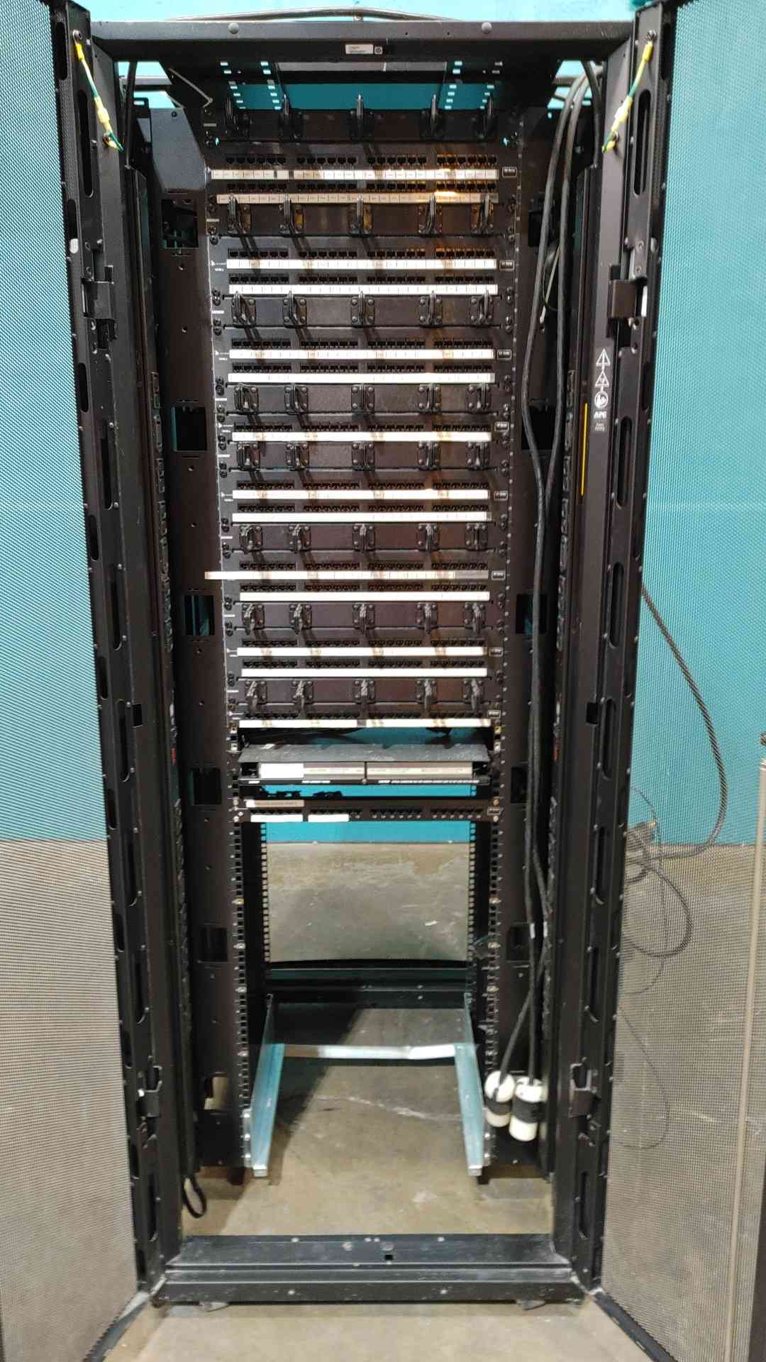 APC NetShelter SX #AR3150, 42U Wide Server Rack Enclosure, Populated Patch Panels - Image 5