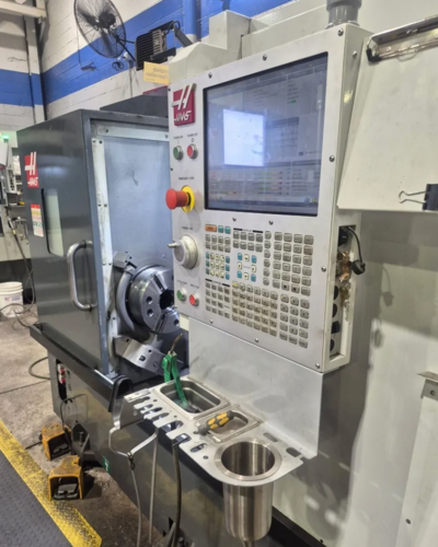 Haas #ST-35Y, 4-Axis CNC Lathe, 31.7" swing, 23" machining length, 18" turning diameter, 12" chuck, 4" bar - Image 3