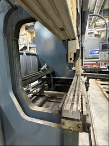 110 Ton Durma #25100, CNC Hydraulic Press Brake, 100' overall, 86" between housing, 18" open, 18" stroke, 16" - Image 5