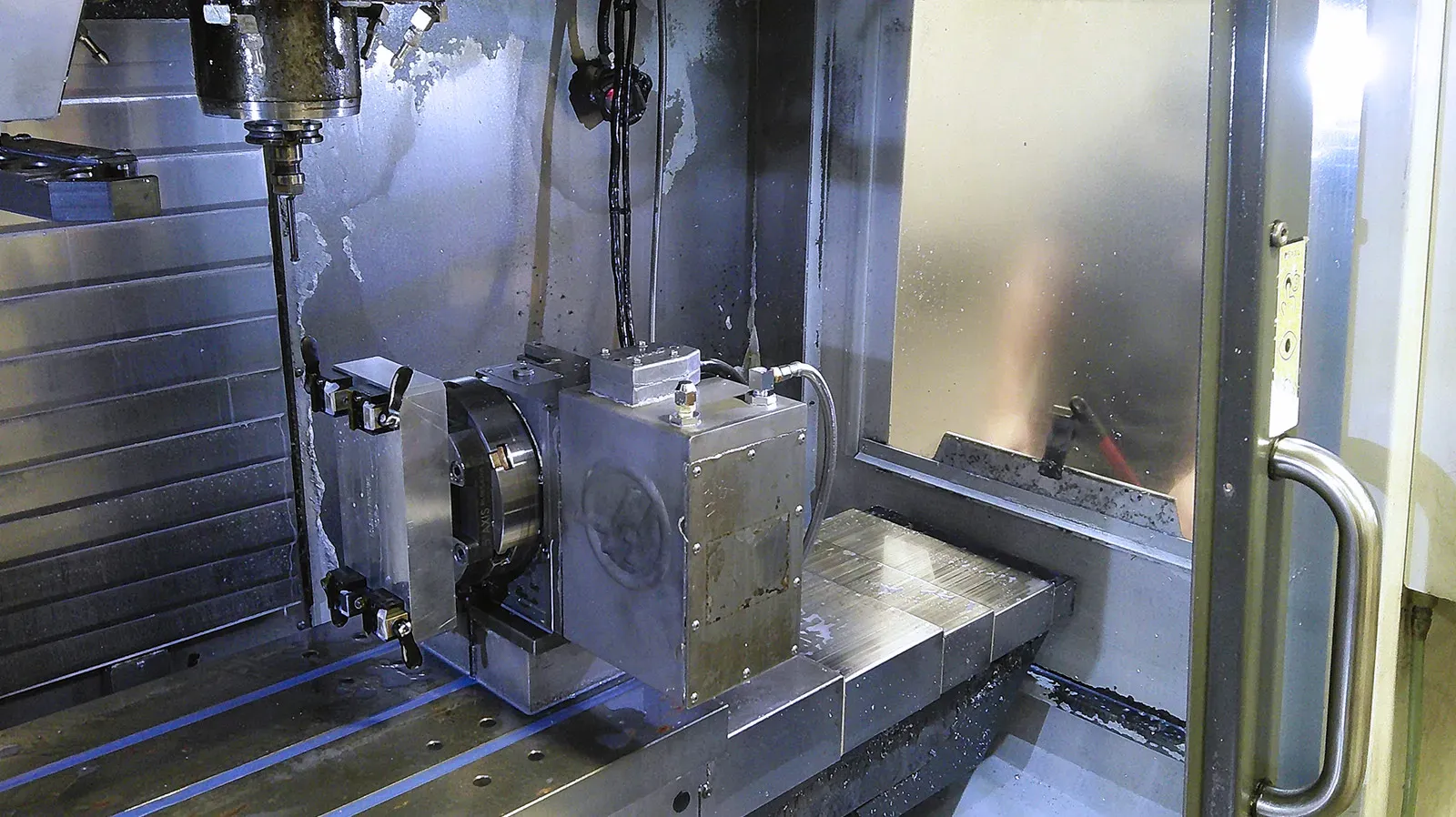 Haas #VF-2SSYT, vertical machining center, 30" X, 20" Y, 20" Z, 30 HP, 12000 RPM, 24 automatic tool changer - Image 4