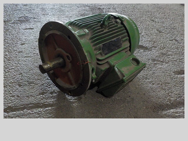 15 HP 1765 RPM WEG, Frame 254TD, TEFC, VSS, vertical solid shaft, vertical solid shaft, 460 Volts - Image 2