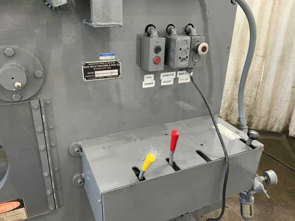 1" Blue Valley #8, flanger, hydraulic adjustment, pneumatic center hold down, side guide rolls, 20 HP - Image 4