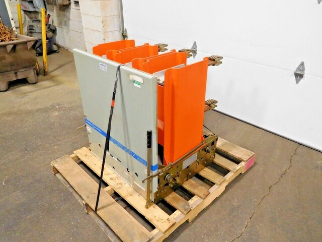 1200 Amps, General Electric #VB-7.2-500-3, power vac vacuum circuit break, 8.25 KV, 33 KA, 95 KV BIL, 125 - Image 3