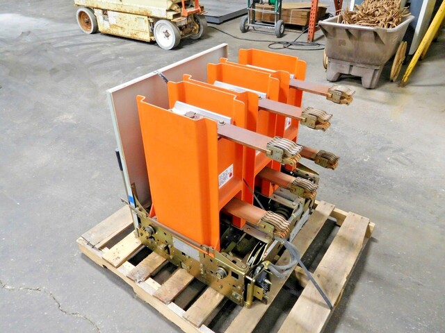 1200 Amps, General Electric #VB-7.2-500-3, power vac vacuum circuit break, 8.25 KV, 33 KA, 95 KV BIL, 125 - Image 4