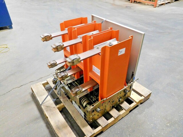 1200 Amps, General Electric #VB-7.2-500-3, power vac vacuum circuit break, 8.25 KV, 33 KA, 95 KV BIL, 125 - Image 5