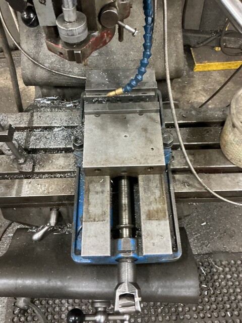 Bridgeport, vertical milling machine, 9" x 42" powered table, 2 HP, 1410/1735 RPM, variable speed, 2-axis - Image 4