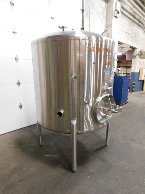 465 gallon Walker, 304 Stainless Steel tank, 15 BBL, coned top & bottom, 16" x 20" manway, CIP spray ball, 14 - Image 2