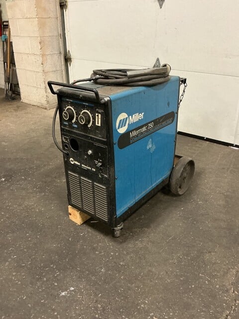 Miller #Millermatic-250, CV/DC welding power source / wire feeder, 200/230/460 V., 1 Ph., 60 Hz., 7.7 KW - Image 7