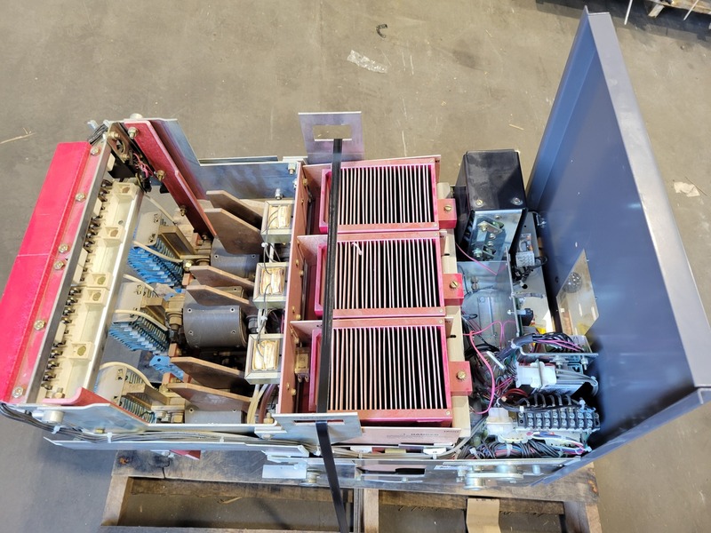 2000 Amps, Cutler-Hammer, DSLII-620, Drawout Air Circuit Breaker, 600 Volts, 3 pole, manual stored energy - Image 3