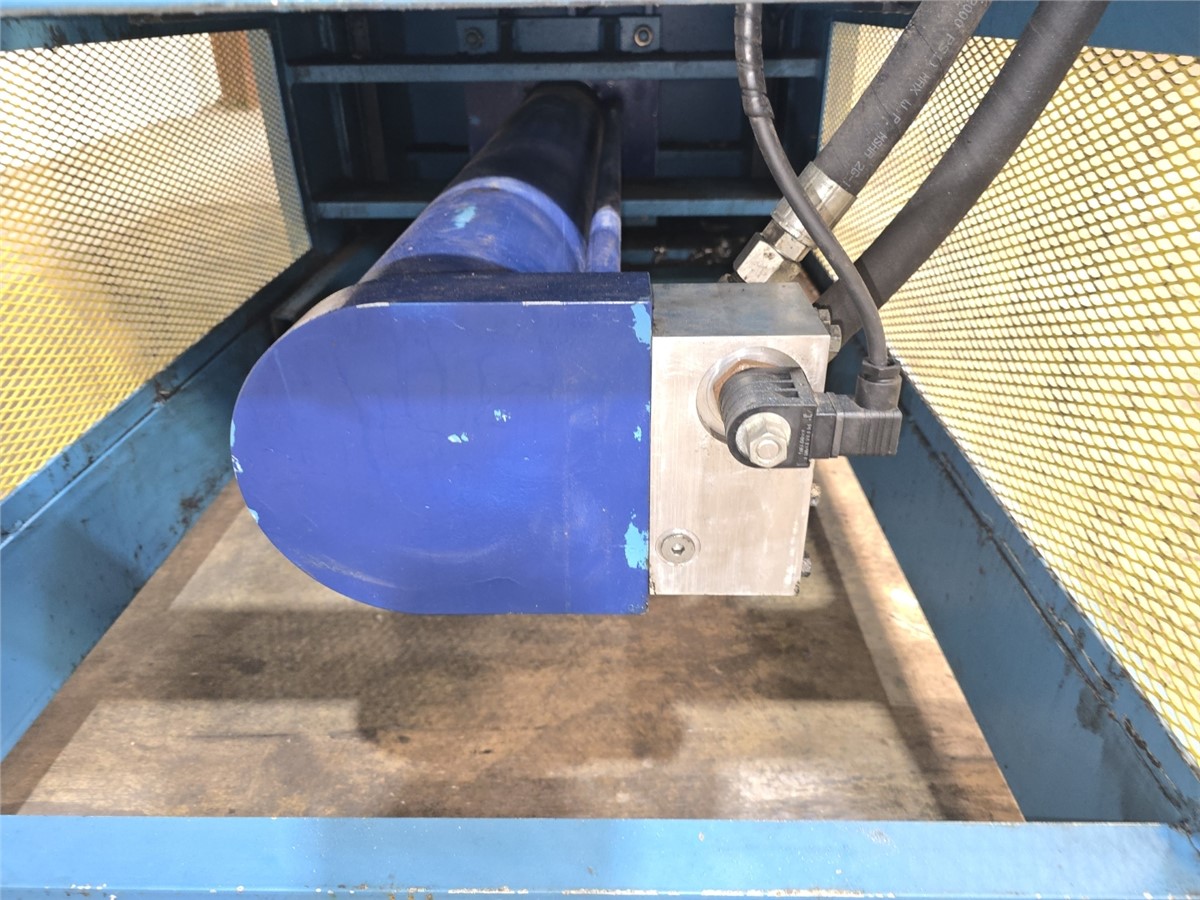 Summit #D7, Horizontal Baler - Image 7