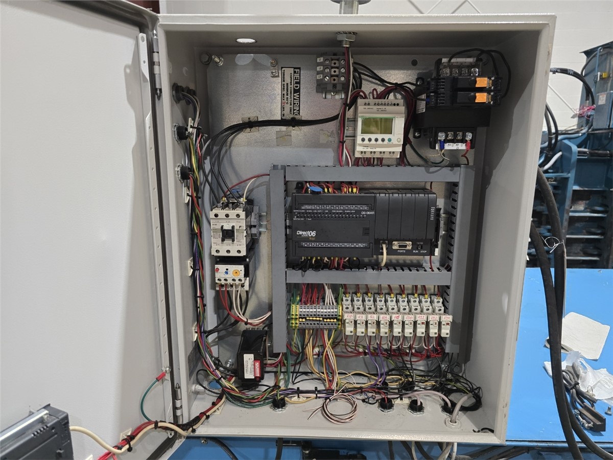 Summit #D7, Horizontal Baler - Image 10