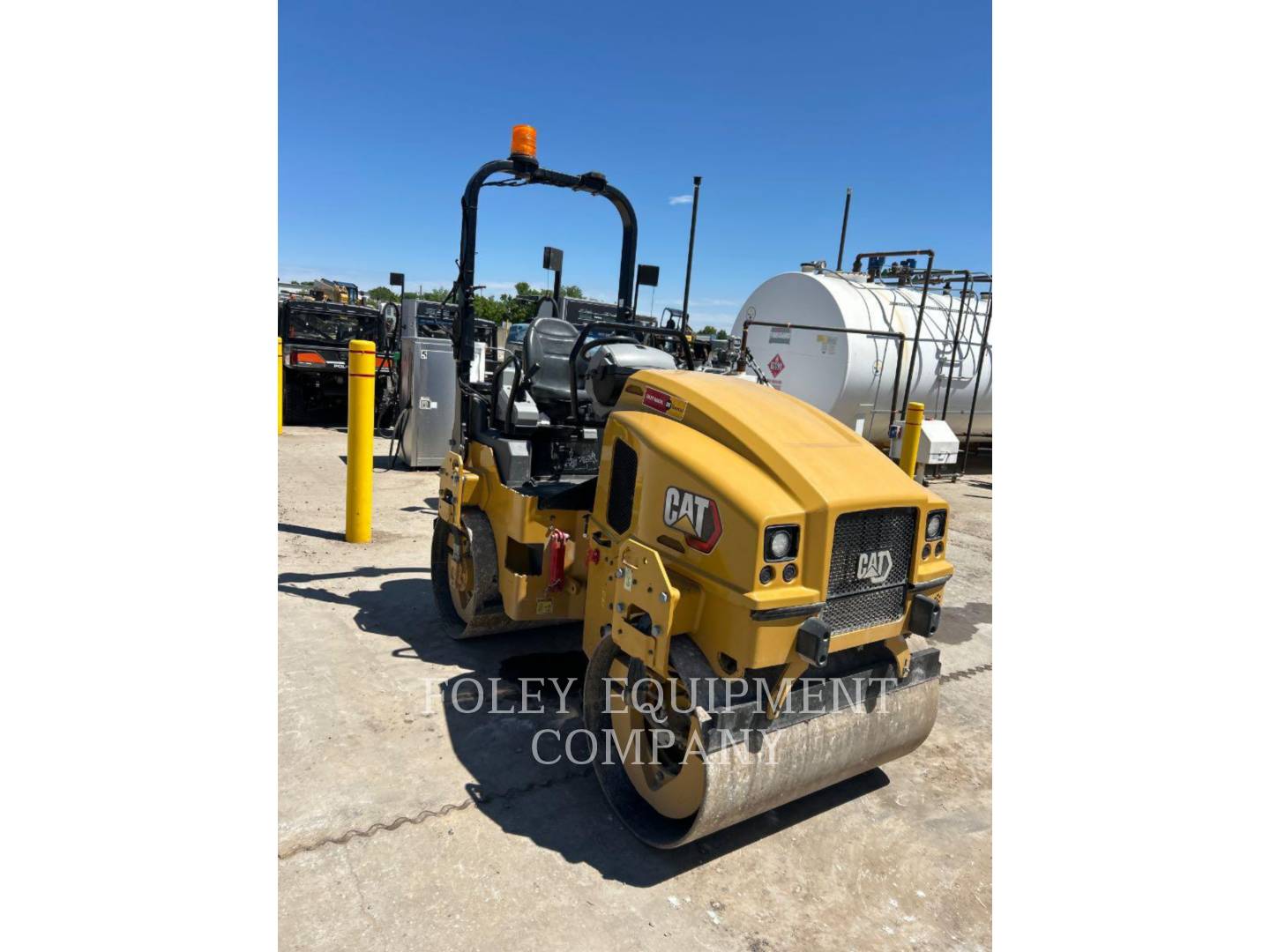 Caterpillar CB2.7-03, Compactor, 424 hours, S/N: 64800376, 2022 - Image 2