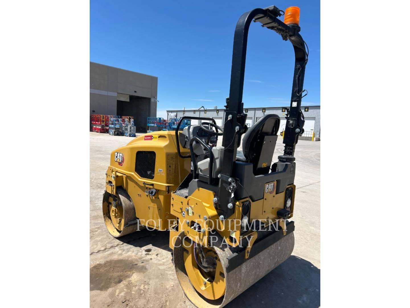 Caterpillar CB2.7-03, Compactor, 424 hours, S/N: 64800376, 2022 - Image 4