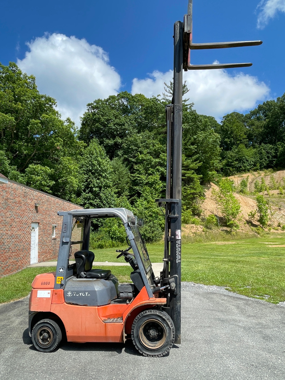 5000 Lb. Toyota #8FGU25, Gas Forklift, 189" Mast, Winter Cab, 4800 Hrs, 2004 - Image 7