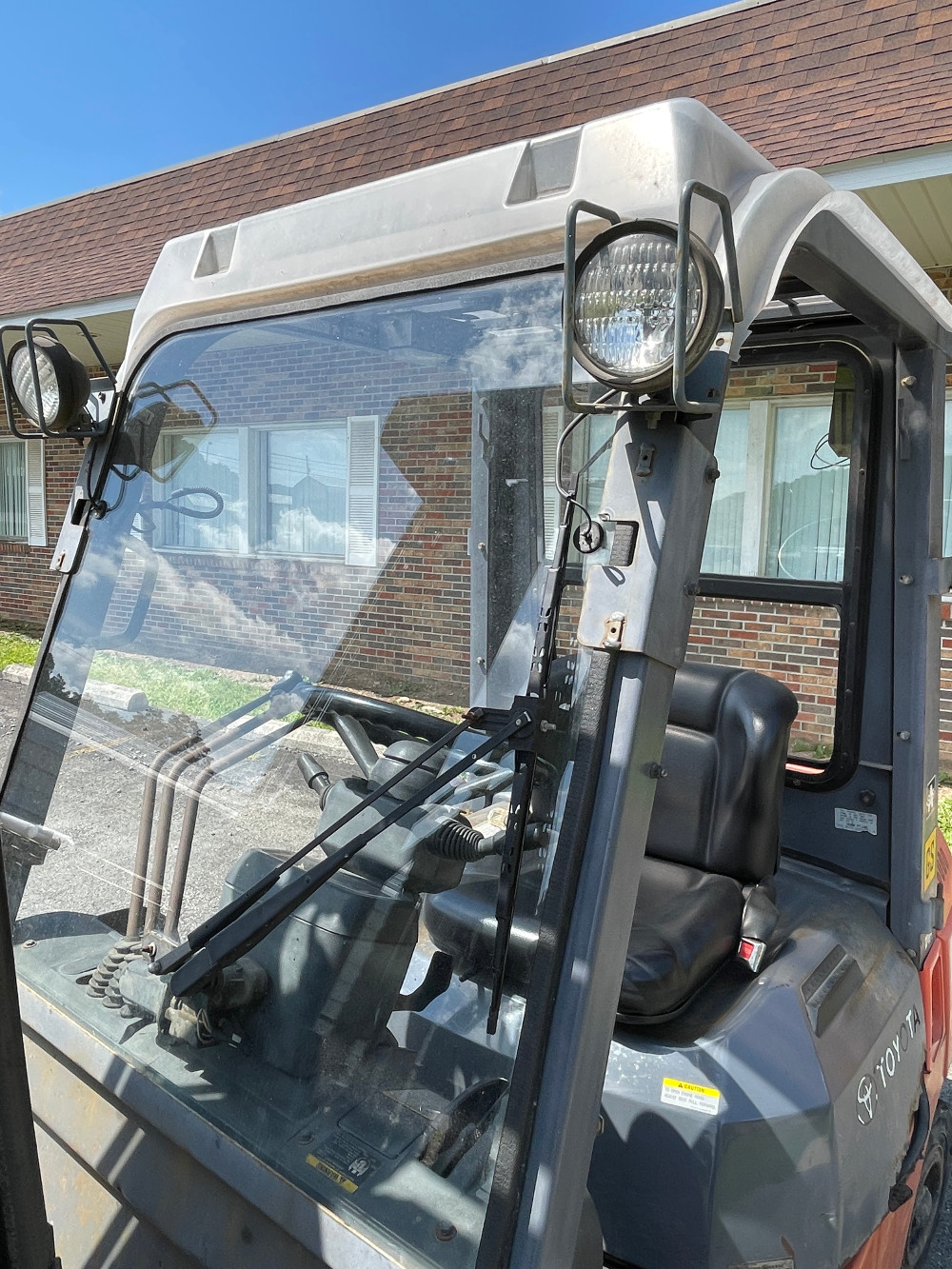 5000 Lb. Toyota #8FGU25, Gas Forklift, 189" Mast, Winter Cab, 4800 Hrs, 2004 - Image 9
