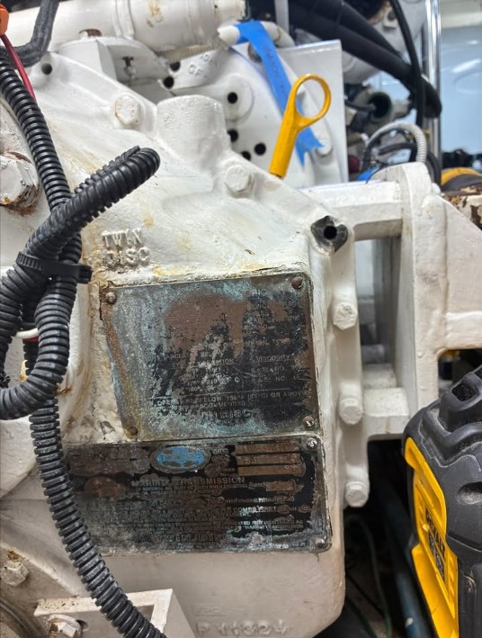 1000 HP Caterpillar #C18, Marine Diesel Engines, 2410 RPM, twin disc MGX marine transmissions, 1.53:1 gear - Image 3