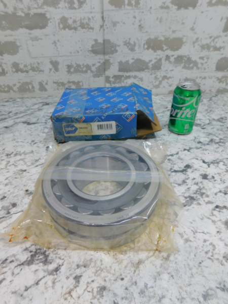 NEW SKF Explorer Double Row Spherical Roller Bearing, 22318 CC/W33 NEW - Image 3