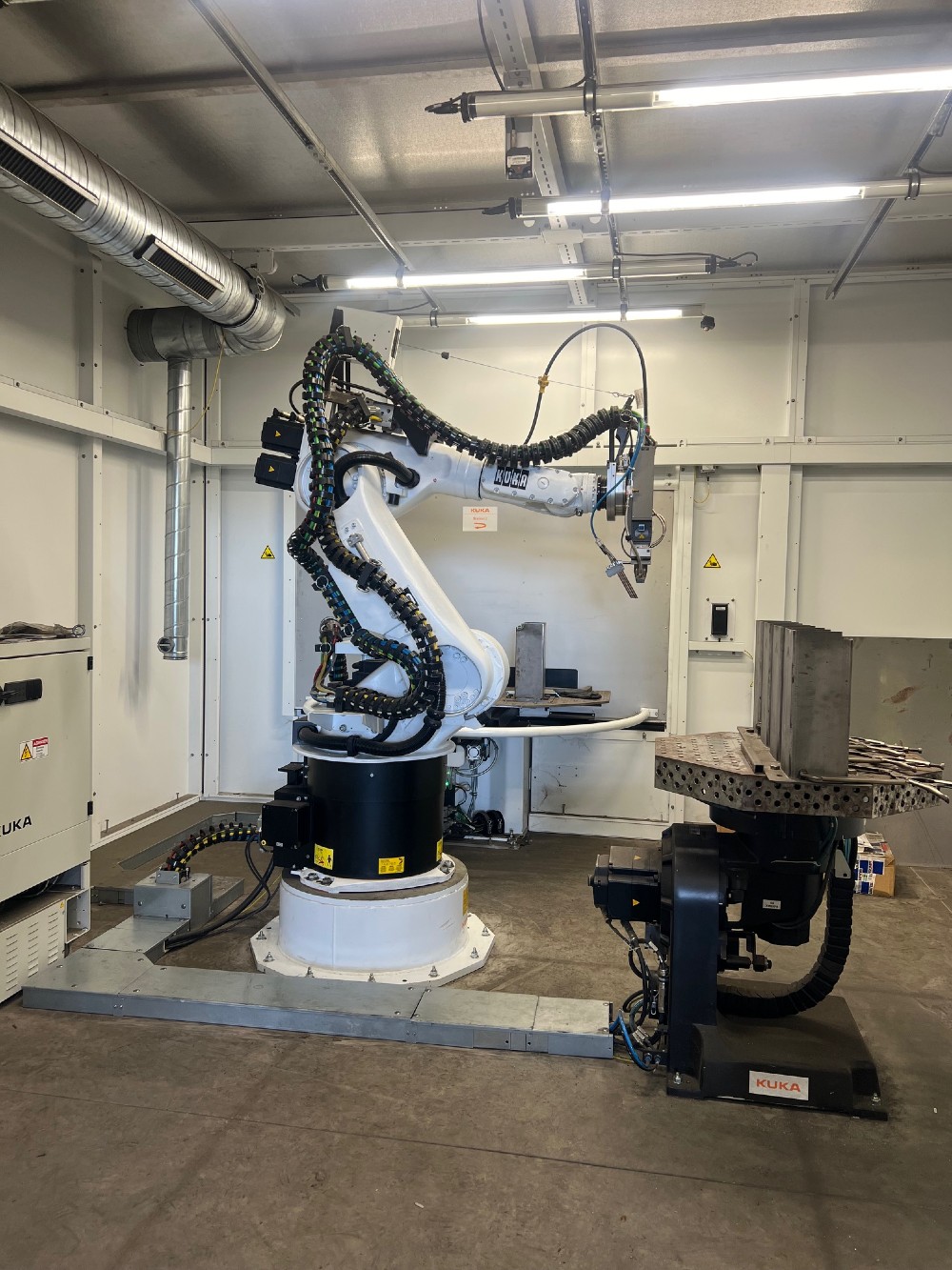 TRUMPF TruLaser-5020, Robotic Laser Welding Cell, 1143 laser hours, 340 robot hours, 2014 - Image 4