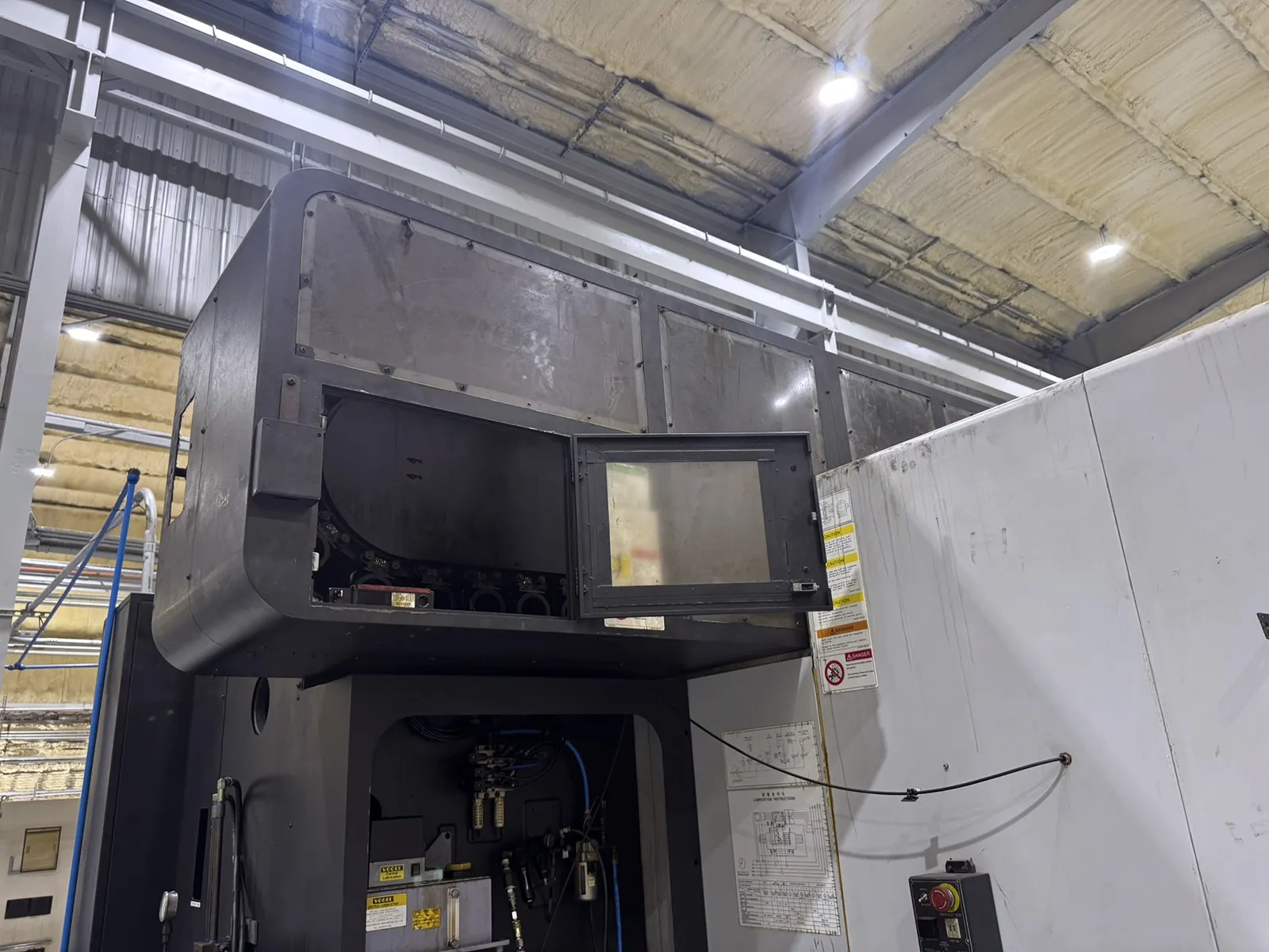 Daewoo Doosan #MV-8035, CNC Vertical Machining Center, 78.7" X, 37.7" Y, 31.4" Z, 94.5" x 35.4" table, 40 HP - Image 4