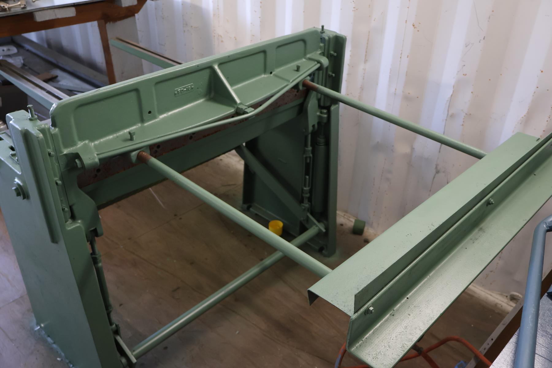 16 Wysong & Miles #1636, Stomp Shear, 26" back gauge, 14" x 36" front apron, front squaring arms, 1977 - Image 5