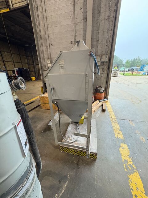 Econoline, suction abrasive blast cabinet, w/ dust collector foot pedal - Image 5