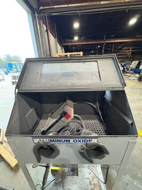 Econoline, suction abrasive blast cabinet, w/ dust collector foot pedal - Image 9