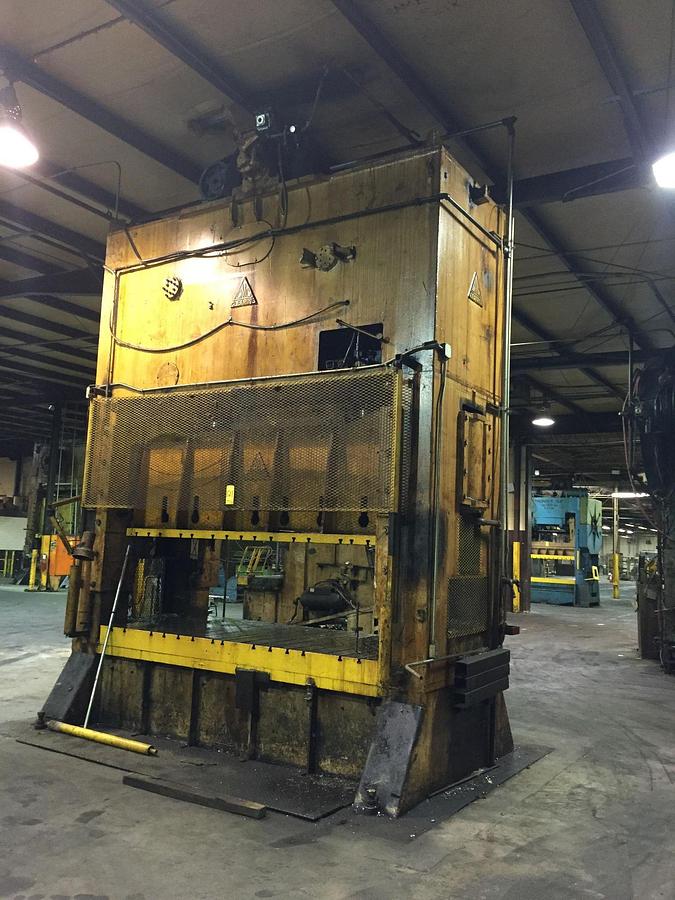 300 Ton, USI Clearing #S4-300-144-72, 4-Point Eccentric Geared Mechanical Stamping Press, 12" Stroke, 34" - Image 2