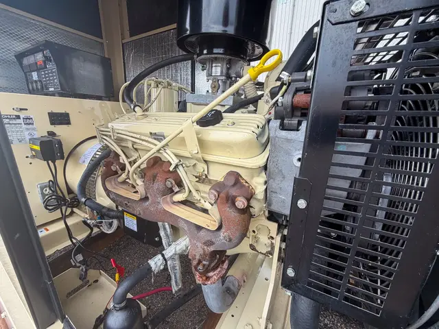 100 KW Kohler, Rehlko #KG100, natural gas generator set, sound attenuated enclosure, 277/480 Volts, 3 phase - Image 4