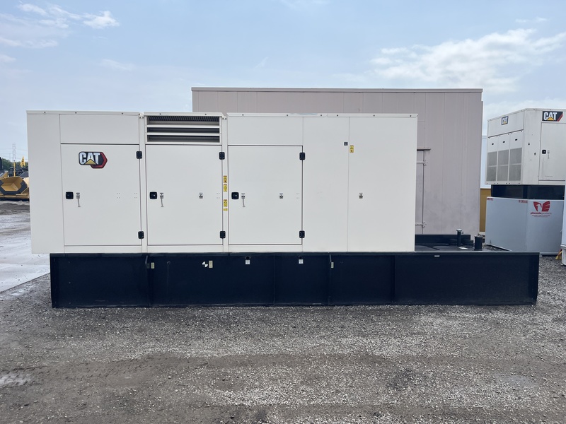 750 KW Caterpillar #C18, diesel generator set, 277/480 Volts, 558 hours, 1800 RPM, sound attenuated - Image 1