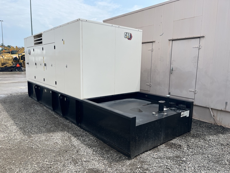 750 KW Caterpillar #C18, diesel generator set, 277/480 Volts, 558 hours, 1800 RPM, sound attenuated - Image 3