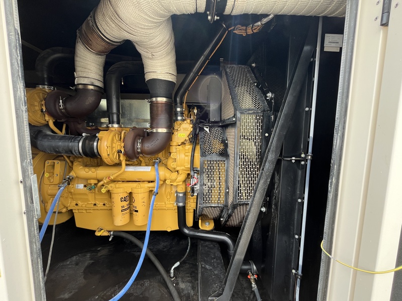 750 KW Caterpillar #C18, diesel generator set, 277/480 Volts, 558 hours, 1800 RPM, sound attenuated - Image 6