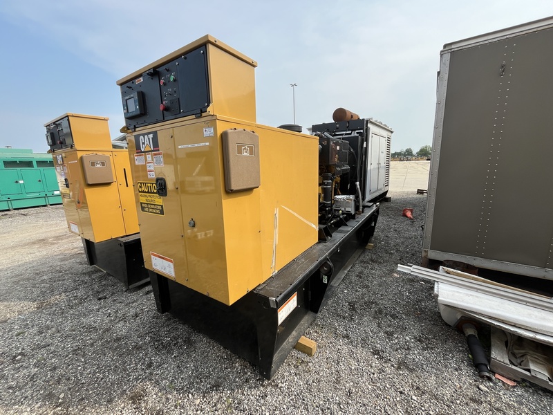 500 KW Caterpillar #3456, diesel generator set, 277/480 Volts, 700 hours, 1800 RPM, open skid, 300 gal. - Image 4