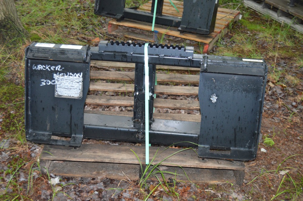 Wacker Neuson, 48" Square Bale Spear, Material No. 5000192861 - Image 4