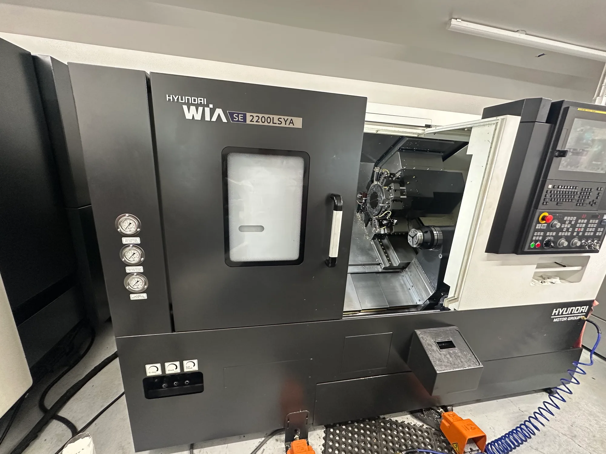 Hyundai Wia #SE2200LSYA, 5-Axis CNC Lathe, 23.6" swing, 22" centers, 11.8" turning diameter, 8" chuck, 2.6" - Image 1