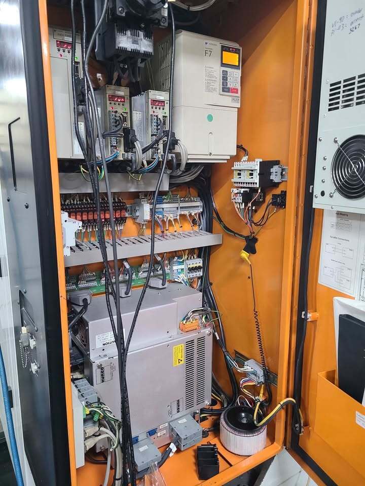 Hurco #VM1, CNC Vertical Machining Center, 26" X, 14" Y, 18" Z, 29" x 14" table, 10 HP, 8000 RPM, CAT 40, 16 - Image 5