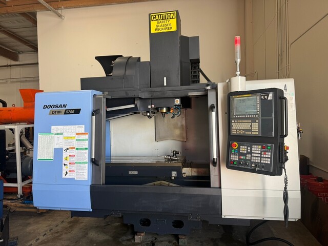 Daewoo Doosan #DNM-5700, 3-Axis CNC Vertical Machining Center, 41" X, 22" Y, 20" Z, 12000 RPM, CAT 40, 30 - Image 2