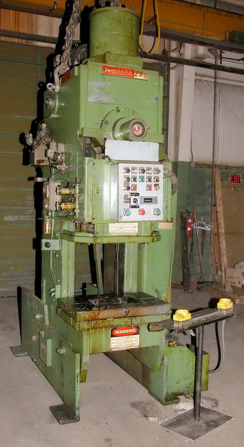 60 Ton, Niagara #E60, 6" stroke, 18" Shut Height, air clutch, good condition, s/n #51184 - Image 1