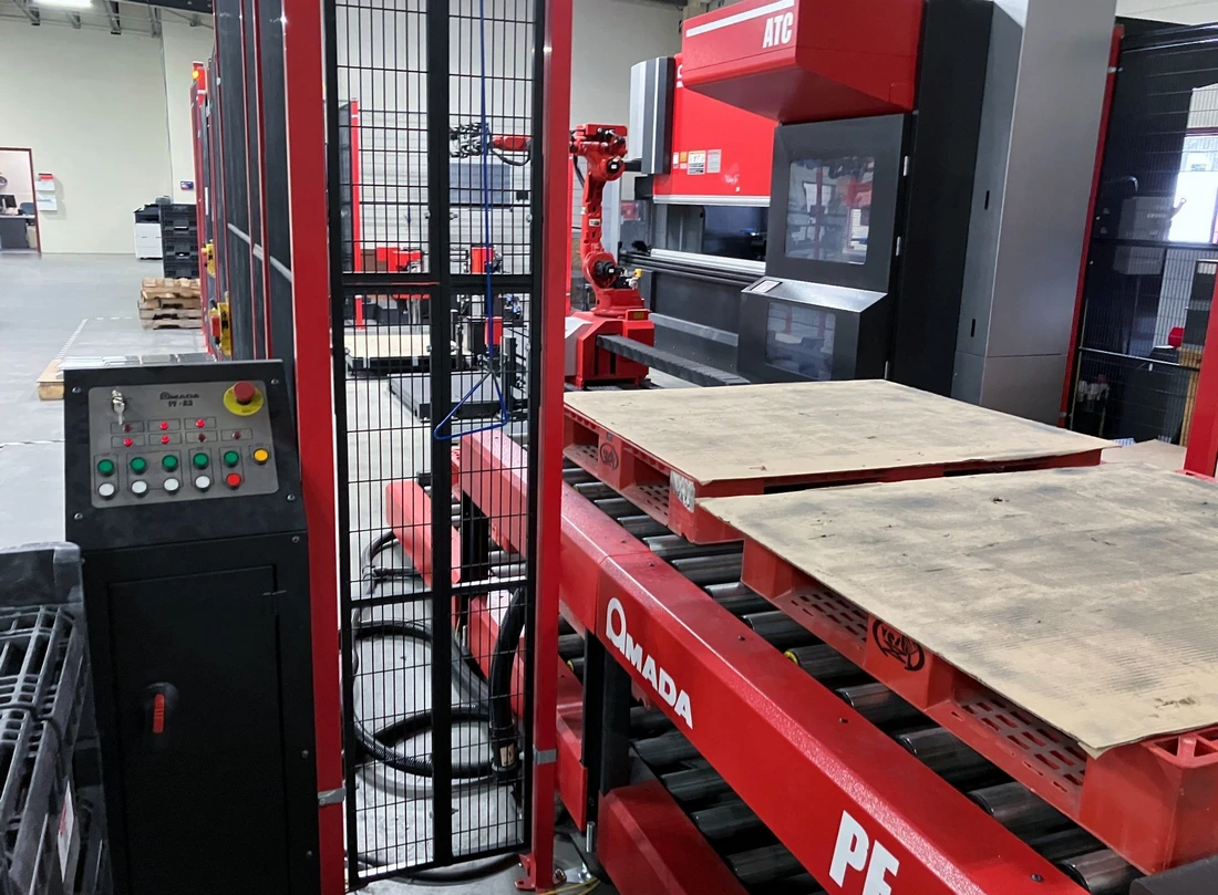 100 Ton, Amada #HG1003ARS, CNC Press Brake, 10' bed length, 106.3" between housing, 9.8" stroke, 1.7' throat - Image 6