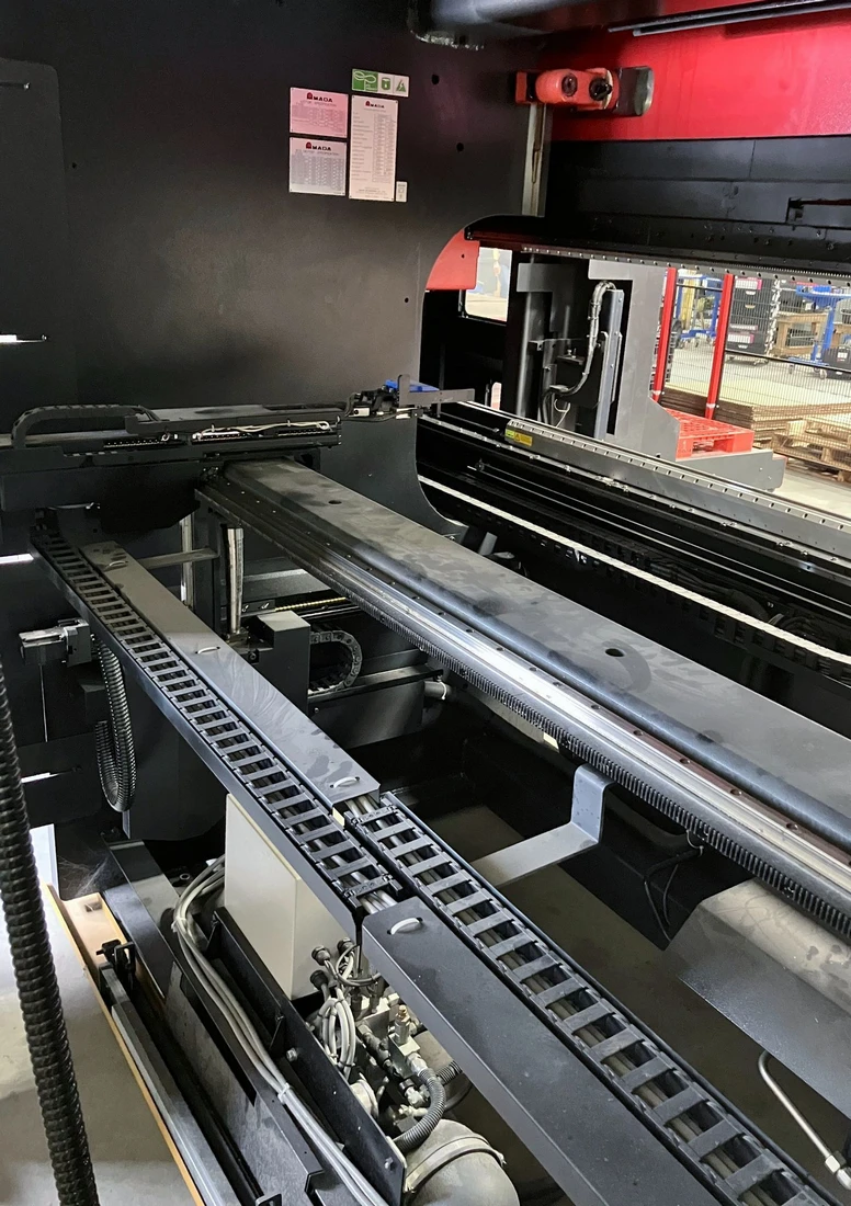100 Ton, Amada #HG1003ARS, CNC Press Brake, 10' bed length, 106.3" between housing, 9.8" stroke, 1.7' throat - Image 9