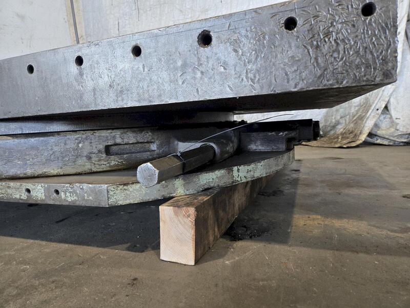 36" x 60" Lucas, air lift rotary table - Image 3