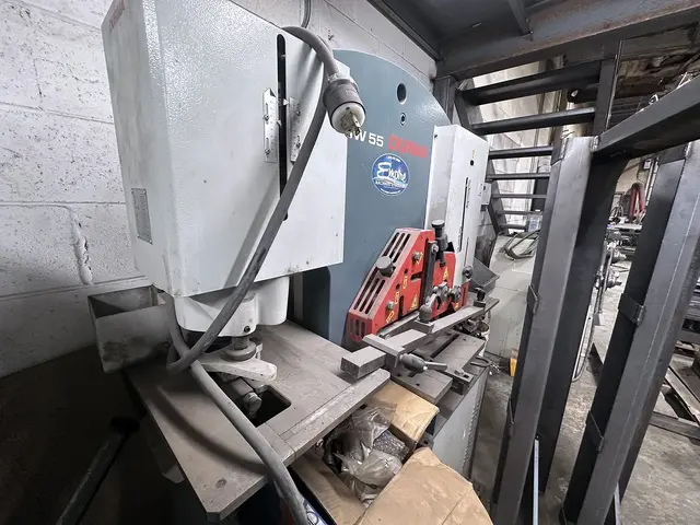 4.7" x 4.7" x .39" Durma #IW-55/10, hydraulic ironworker, 55 ton, 9.8" throat, 2.4" stroke, 37 SPM, 2018 - Image 2