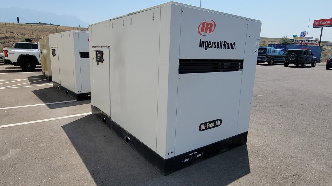 855 CFM, 125 PSI, Ingersoll-Rand #Sierra-H200, Oil-Free Rotary Screw Air Compressor, 200 HP, 460 V., 2001 - Image 2