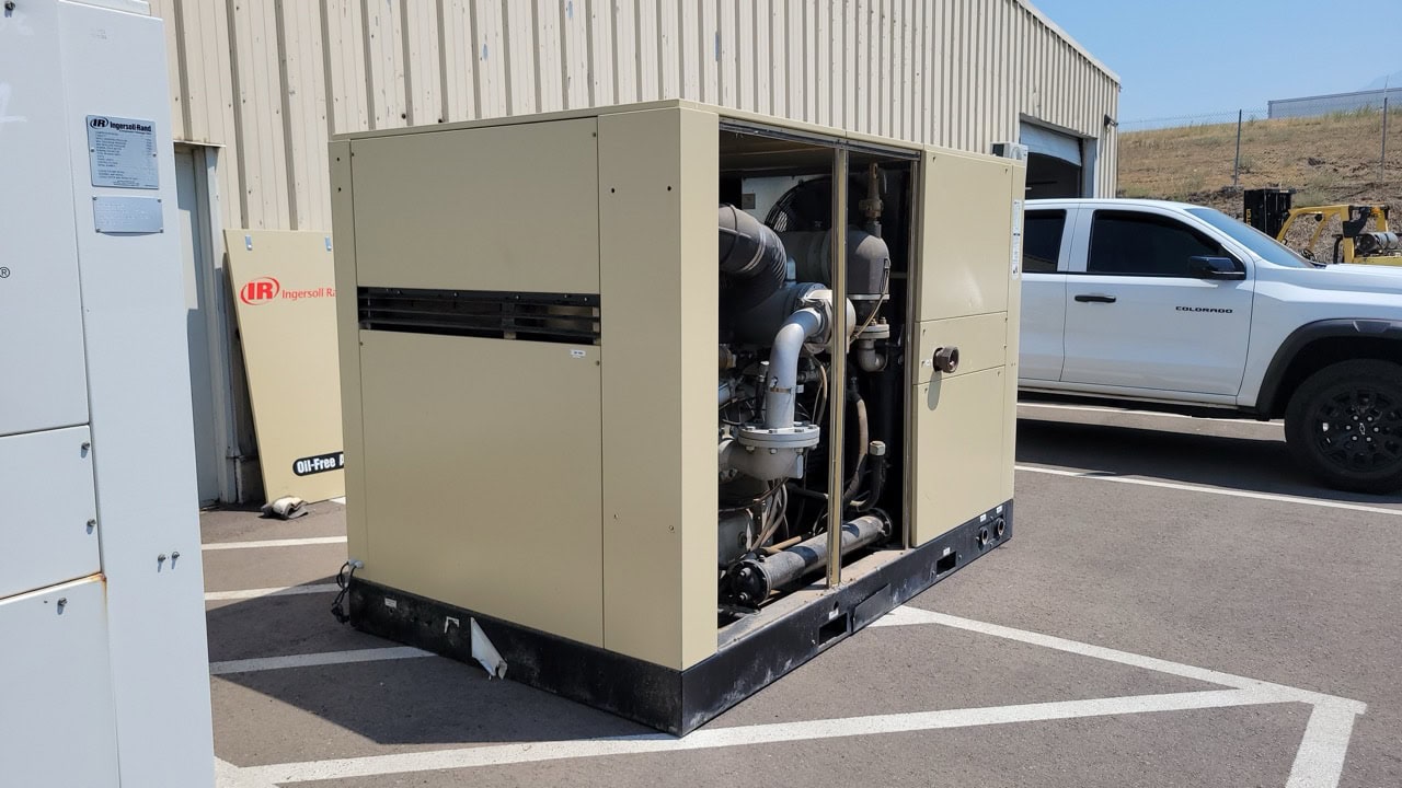855 CFM, 125 PSI, Ingersoll-Rand #Sierra-H200W, Oil-Free Rotary Screw Air Compressor, 201 HP, 460 V., 2015 - Image 2
