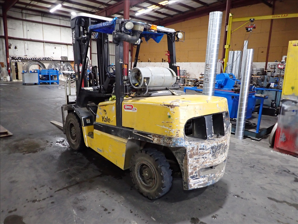 9,100 lb. Yale #GLP120MJNGBE105, cushion tire forklift, propane, 214" 3-stage mast, side shift, 6' forks, 2004 - Image 4