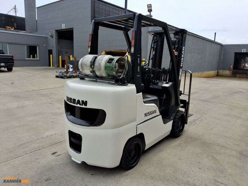 7,000 LB Nissan #MCUG1F2F36LV, Propane Forklift, 177" lift height, 42" forks, 3 stage mast, side shift, 4611 - Image 2