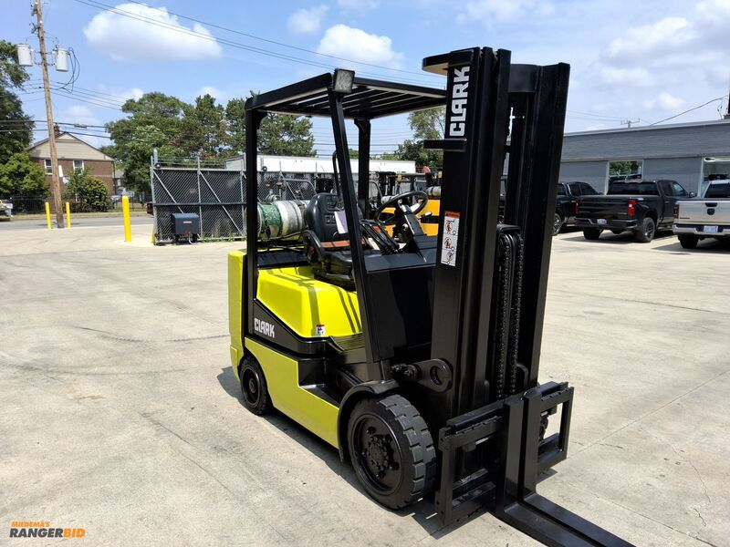 5,000 LB Clark #CGC25, Propane Forklift, 189" lift height, 42" forks, 3 stage mast, side shift, 1023 hours - Image 3