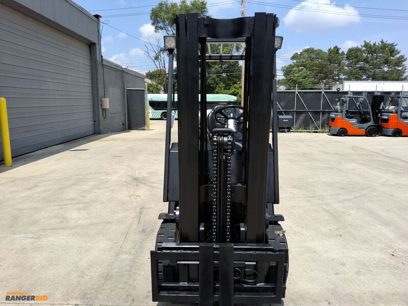 5,000 LB Clark #CGC25, Propane Forklift, 189" lift height, 42" forks, 3 stage mast, side shift, 1023 hours - Image 4